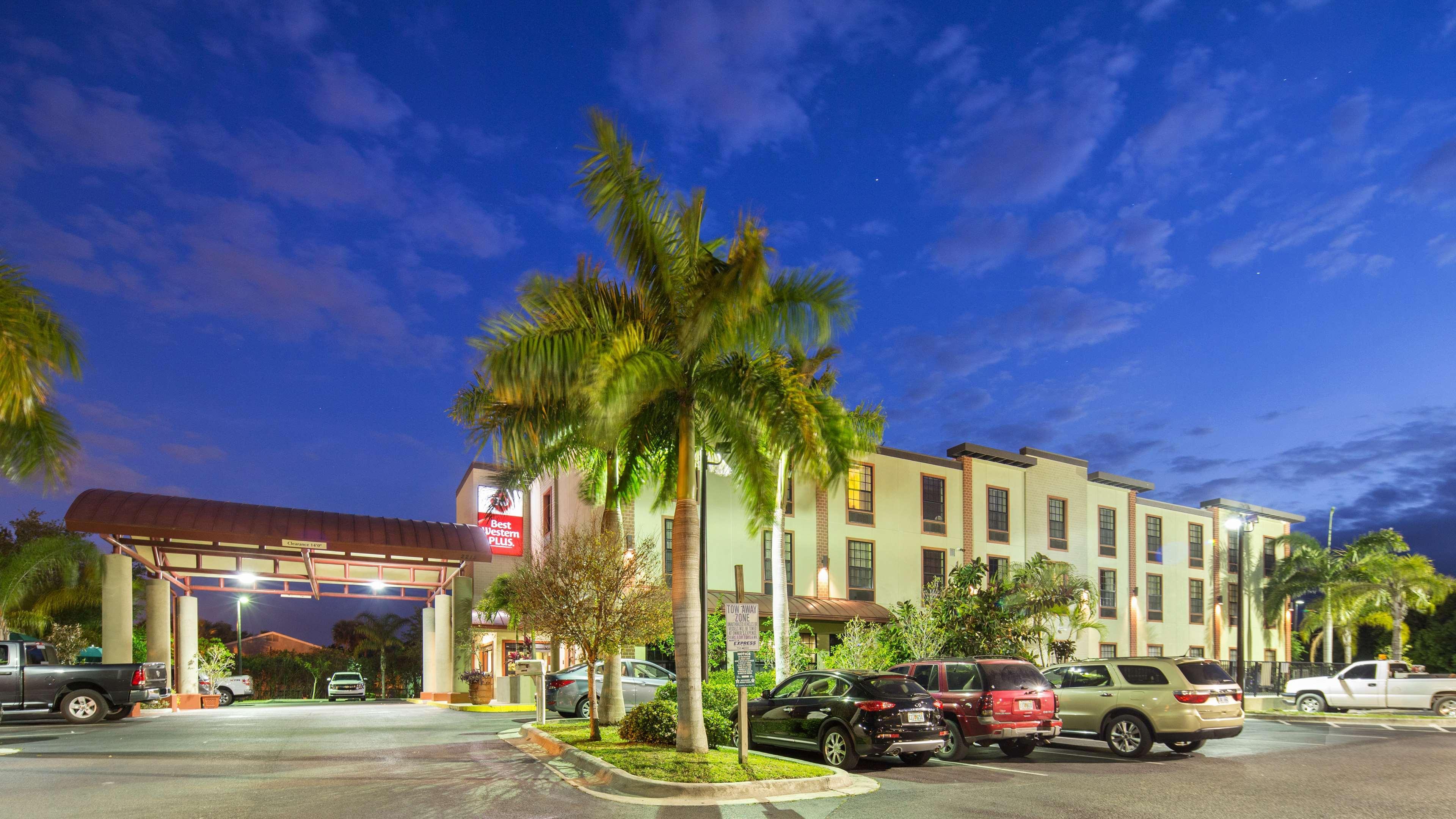 Best Western Plus Bradenton Gateway Hotel Екстериор снимка