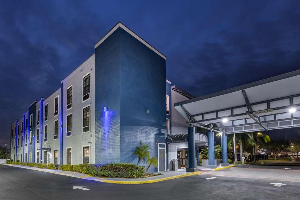 Best Western Plus Bradenton Gateway Hotel Екстериор снимка